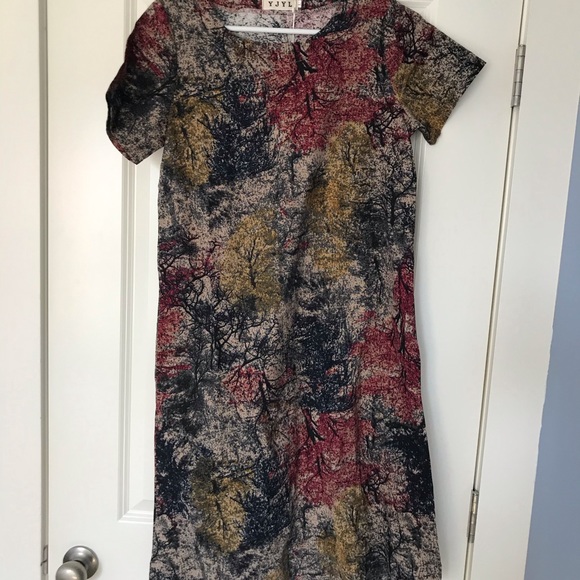 Women’s dress - Picture 1 of 3